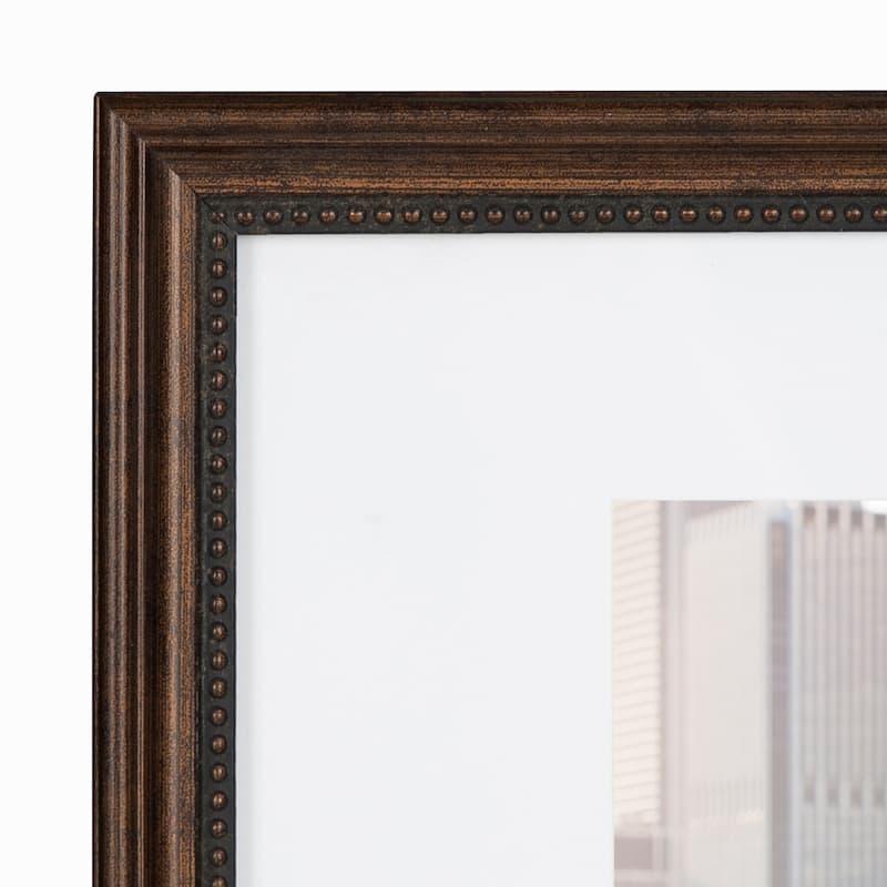 Kate and Laurel Traditional Wall Picture Frame Set