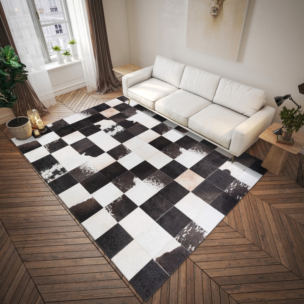 Indoor/ Outdoor Laredo Faux Hide Square Patchwork Washable Area Rug