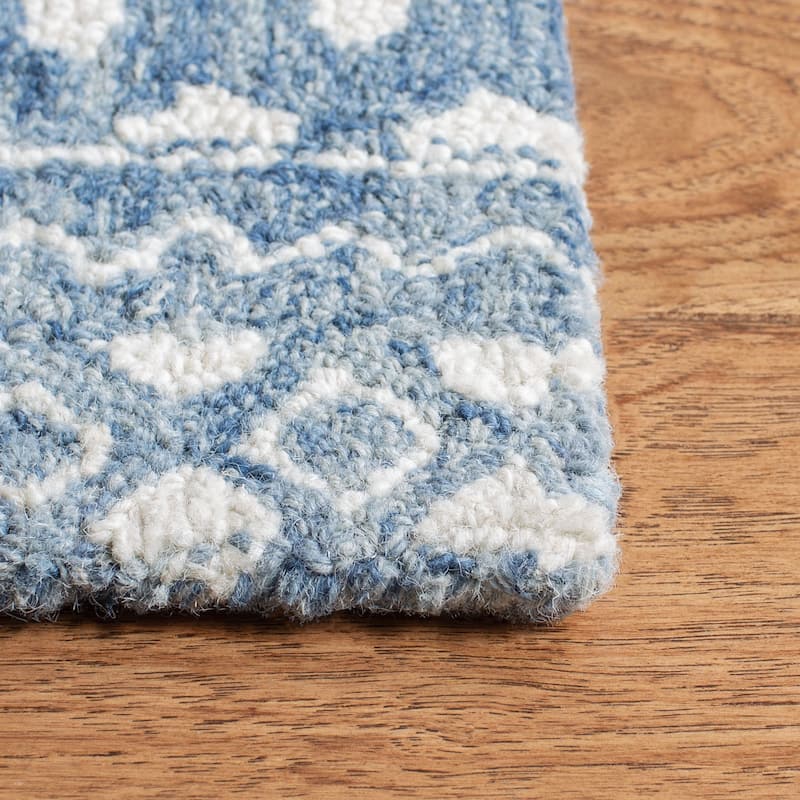 SAFAVIEH, Handmade Micro-Loop Fedosia Wool Rug