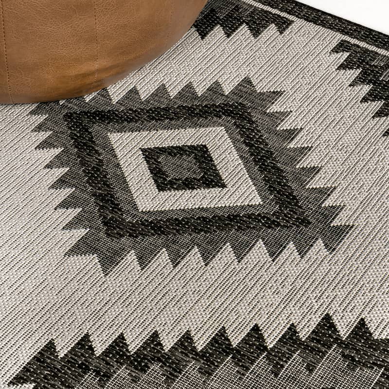 JONATHAN Y Aimee Geometric Moroccan Diamond Black/Cream Indoor/Outdoor Area Rug