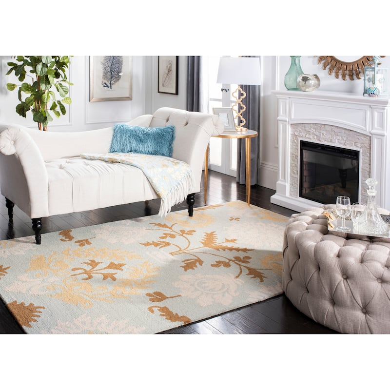 SAFAVIEH Handmade Blossom Fanndis Wool Rug