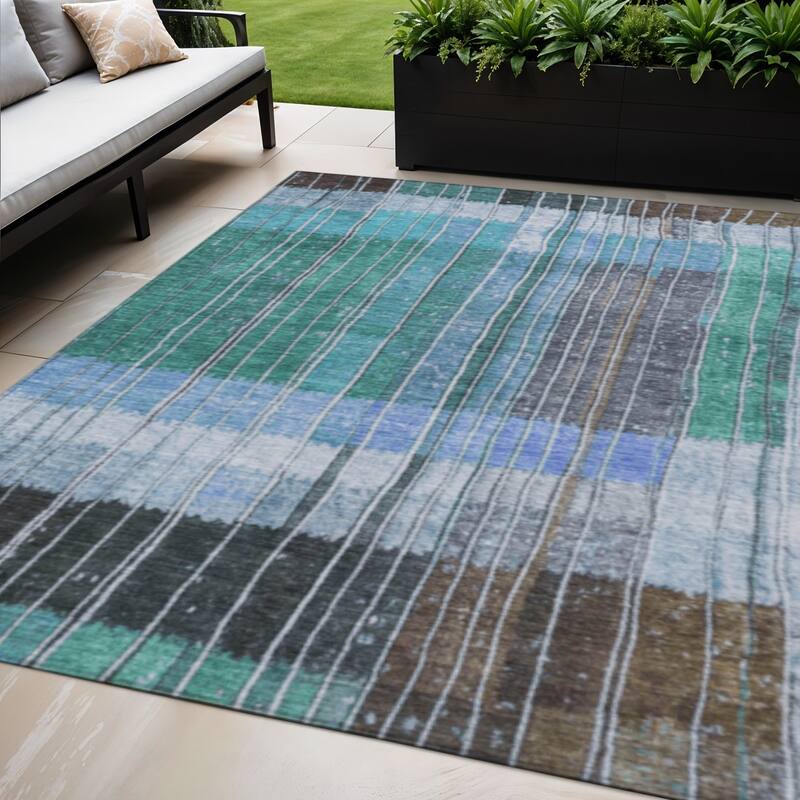 HomeRoots Striped Transitional Rectangle Outdoor Rug - 5' X 8'