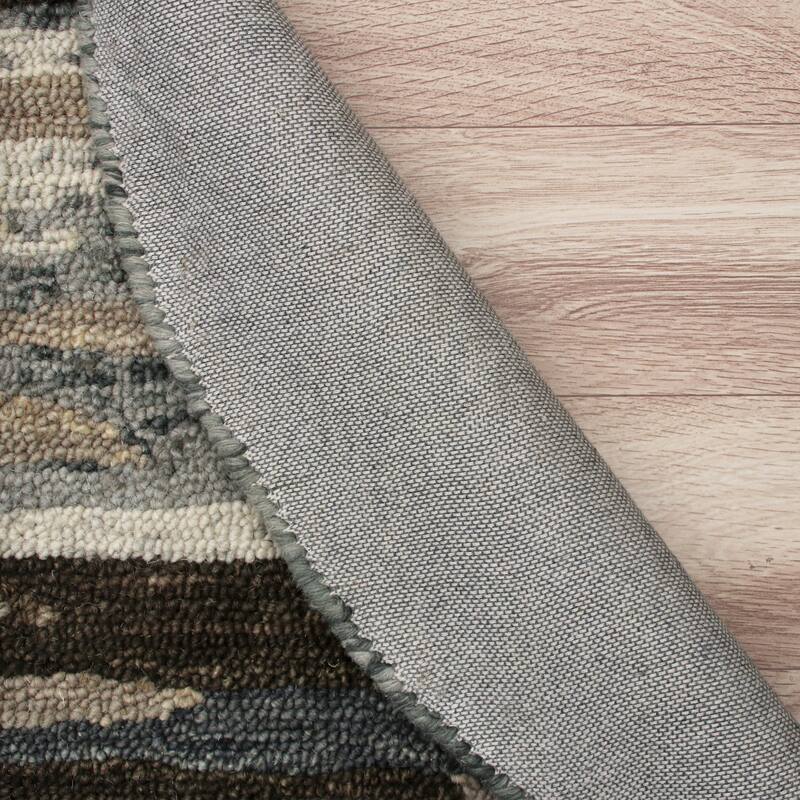 Sevita Distressed Cabin Camouflage Round Rug