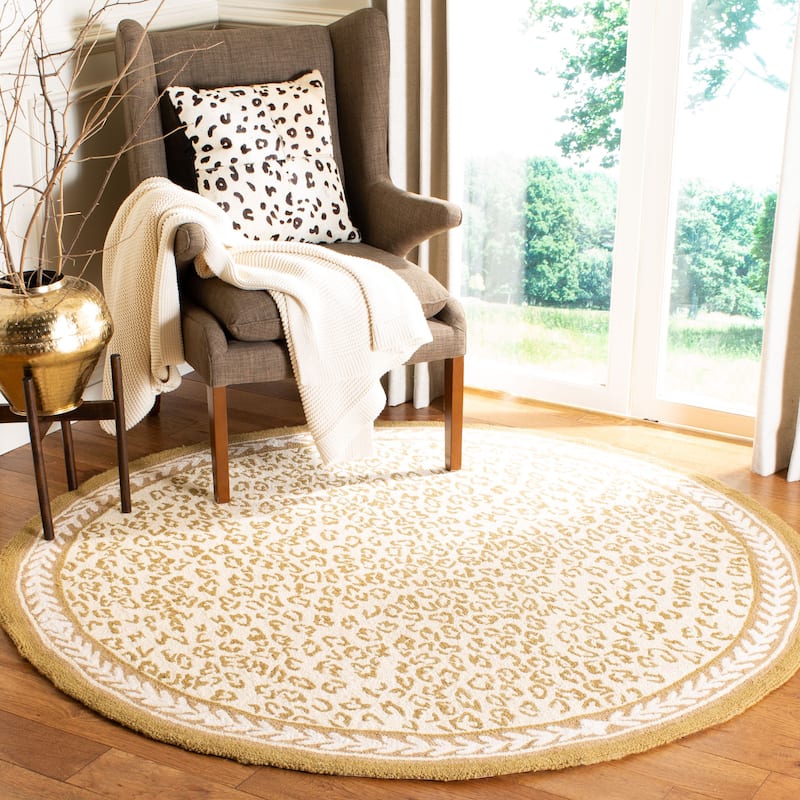 SAFAVIEH Handmade Chelsea Solar Garden Leopard French Country Wool Rug - 8' Round - Ivory