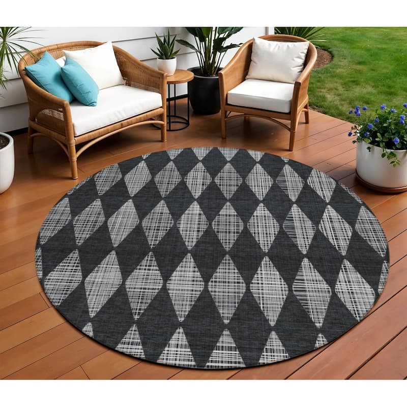 HomeRoots Geometric Transitional Rectangle Outdoor Rug - 8' Round