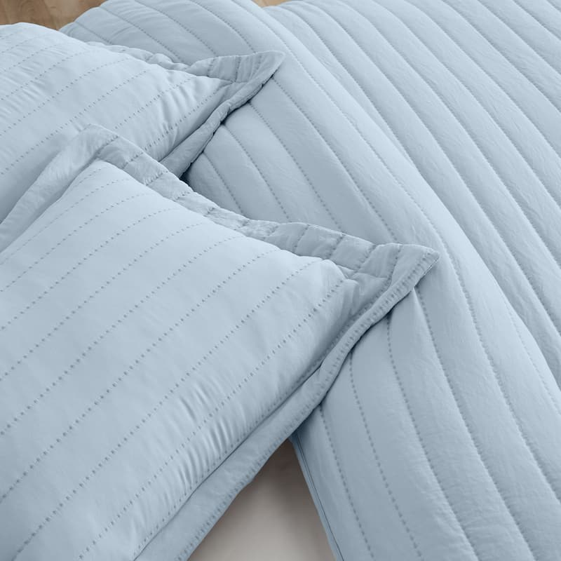 Luxurious Channel Stitch Microfiber Quilt Set With Shams