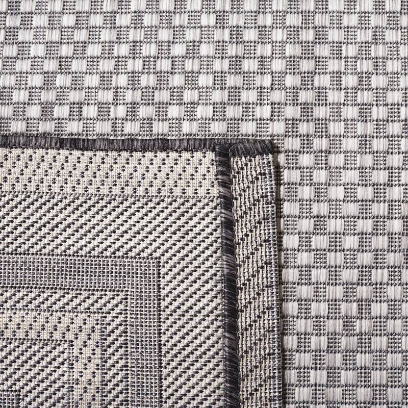 SAFAVIEH Courtyard Vickie Indoor/Outdoor Waterproof Patio Backyard Rug
