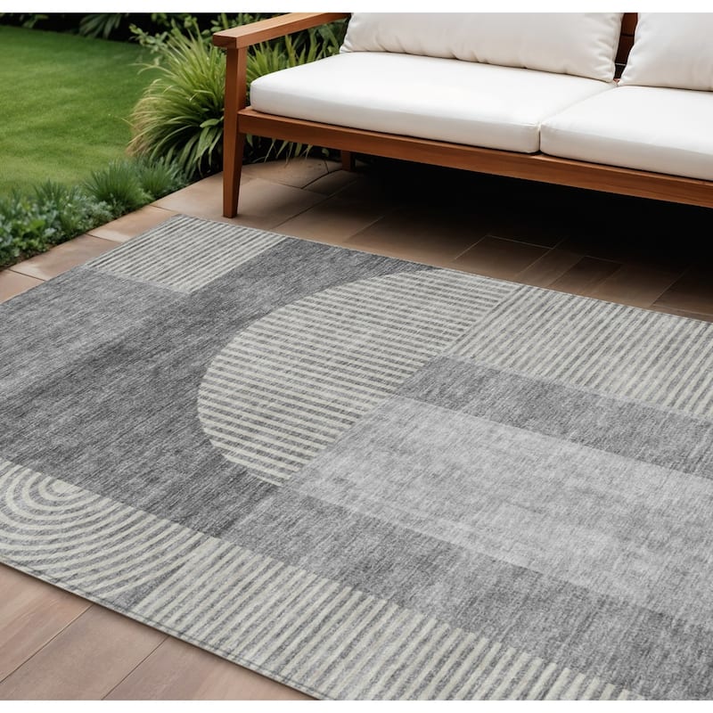 HomeRoots Geometric Transitional Rectangle Outdoor Rug - 8' X 10'