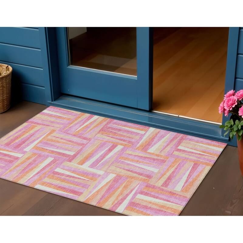 HomeRoots Geometric Transitional Rectangle Outdoor Rug - 3' x 5'