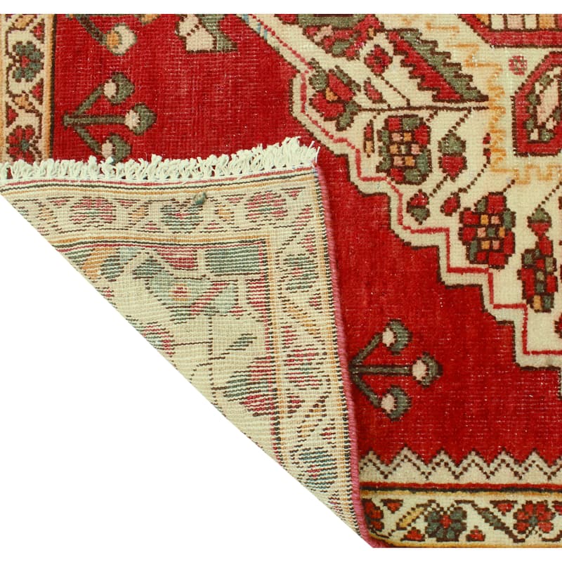 Fine Vintage Bakhtiari Asianne Red/Beige Rug - 3'8" x 4'9"