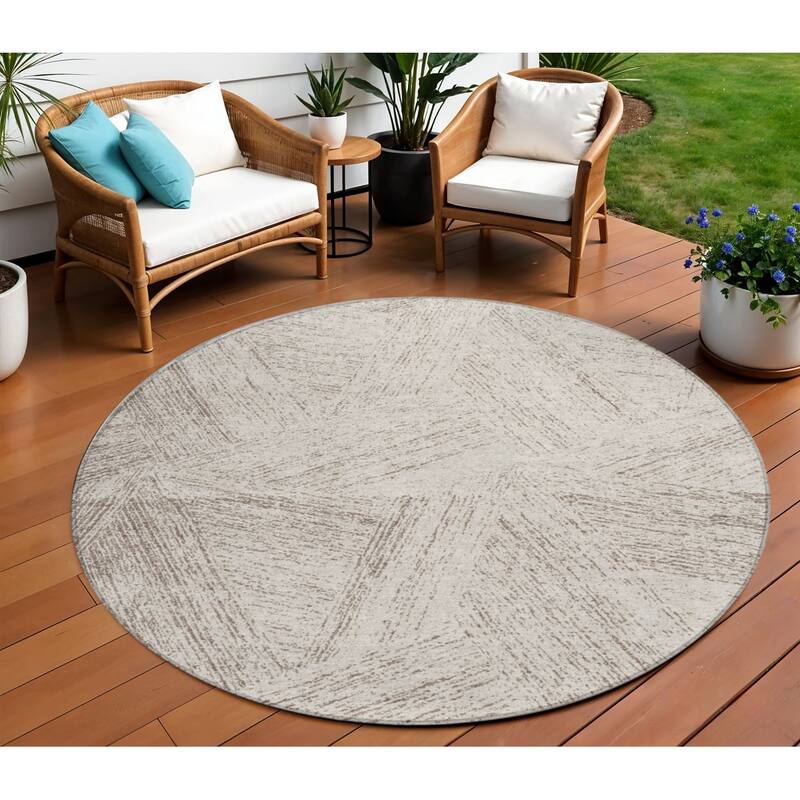 HomeRoots Abstract Transitional Rectangle Outdoor Rug - 8' Round