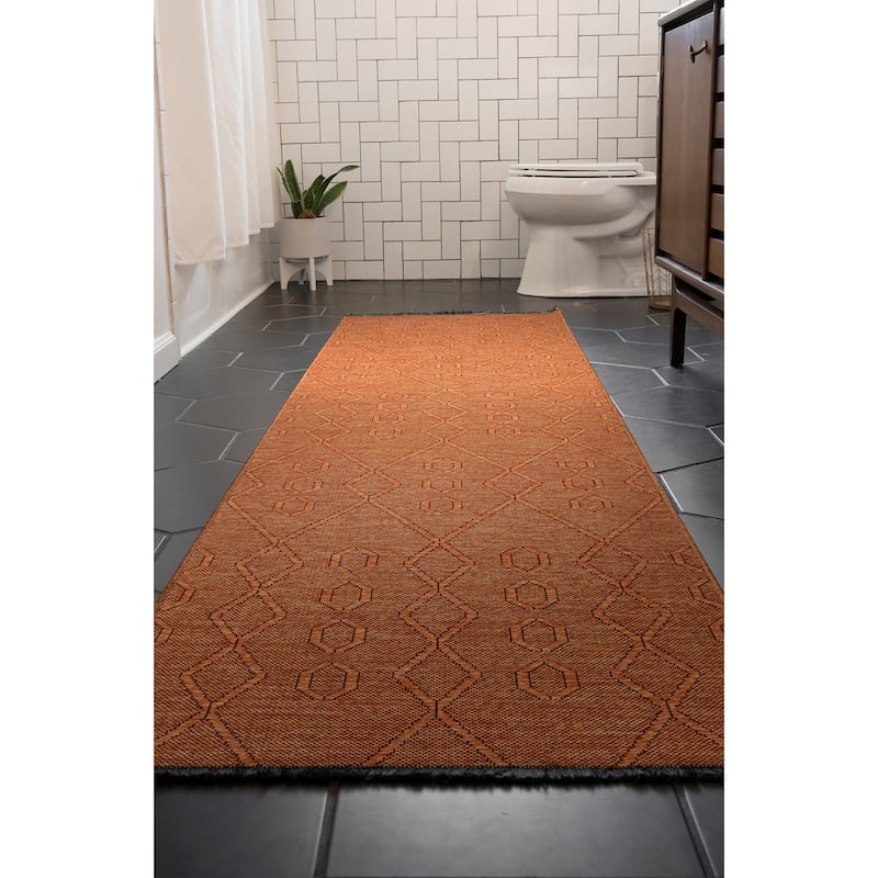 Alameda Solid Color Geometric Machine Washable Indoor Area Rug