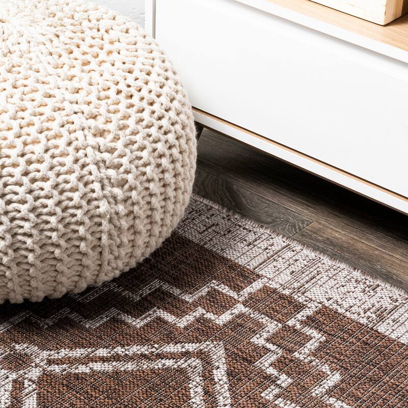 JONATHAN Y Carwa Diamond Tribal Medallion Indoor/Outdoor Area Rug