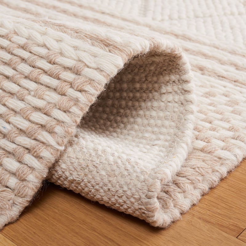 SAFAVIEH Handmade Natura Josyane Rustic Boho Fringe Wool Rug