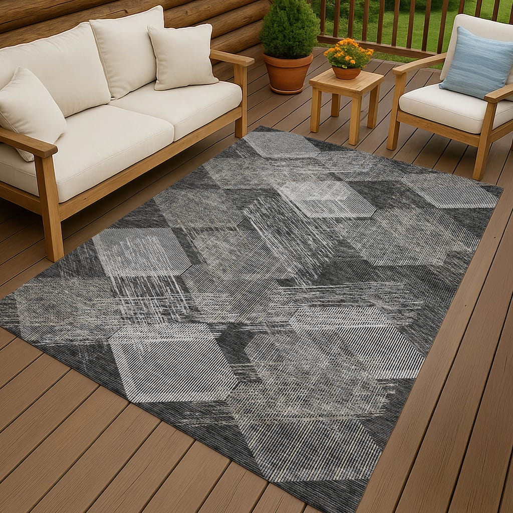 Machine Washable Indoor/ Outdoor Modern Hotchkiss Chantille Rug