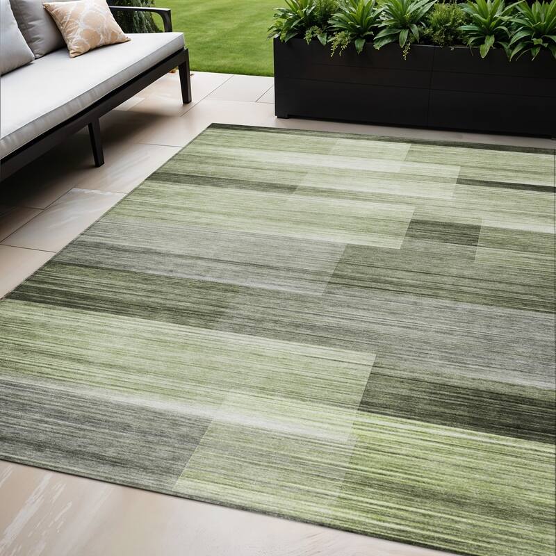 HomeRoots Striped Transitional Rectangle Outdoor Rug - 5' X 8'