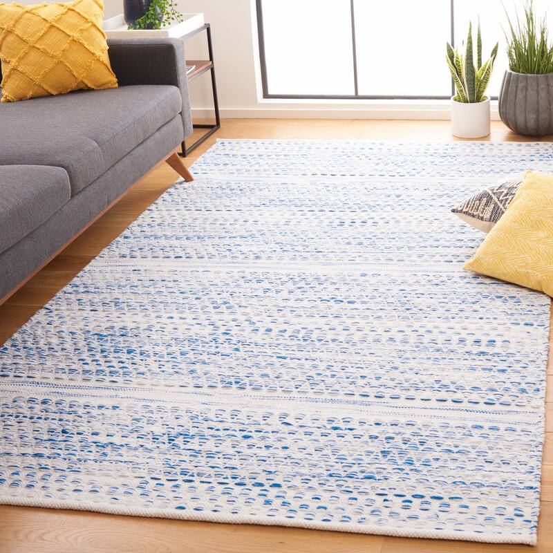 SAFAVIEH Handmade Kilim Gilberte Boho Geometric Wool Rug - 5' x 8' - Ivory/Blue