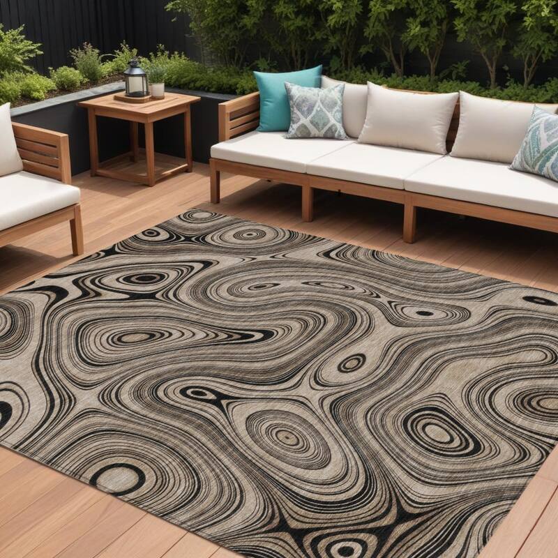 HomeRoots Geometric Transitional Rectangle Outdoor Rug - 8' X 10'