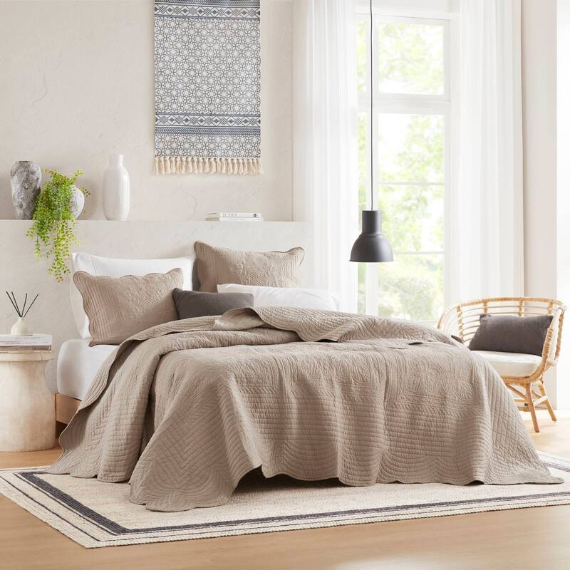 Madison Park Marino 3 Piece Reversible Scalloped Edge Quilt Set