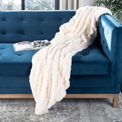 SAFAVIEH Blathnaid Throw