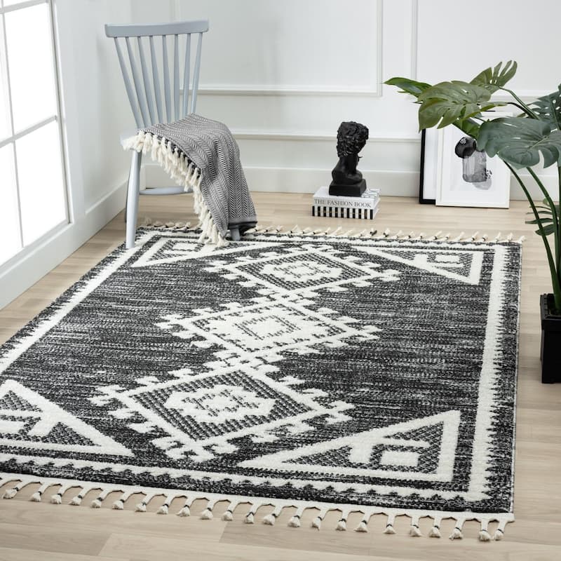 Luxe Weavers South Western Fringe Geometric Area Rug for Living Rooms - 5' x 7' - Black