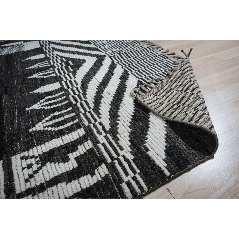 Home Decor Black Hand-Knotted Wool Contemporary Marrakech Handspun Area Rug. Elegant and Durable Rug for Living Room, Bedroom