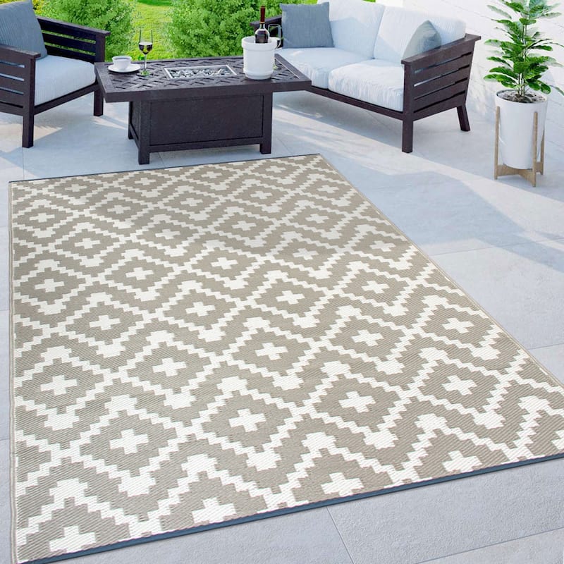 Trellis Geometric Reversible Plastic Outdoor Rugs - 7'10"X10'