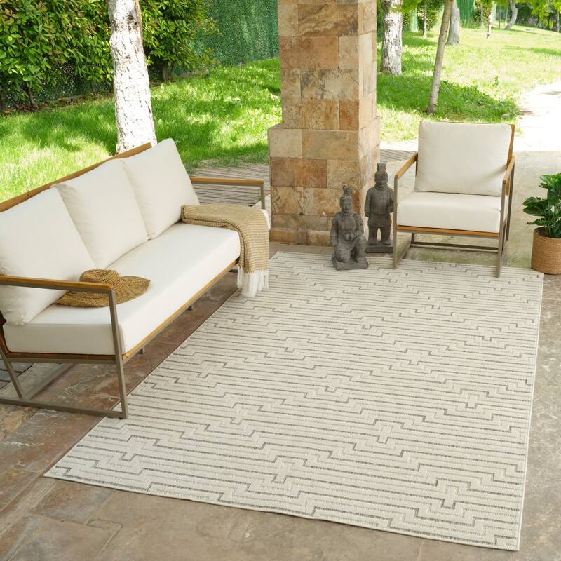 Elto Modern Geometric Weather Resistant Trendy Modern Outdoor Rug