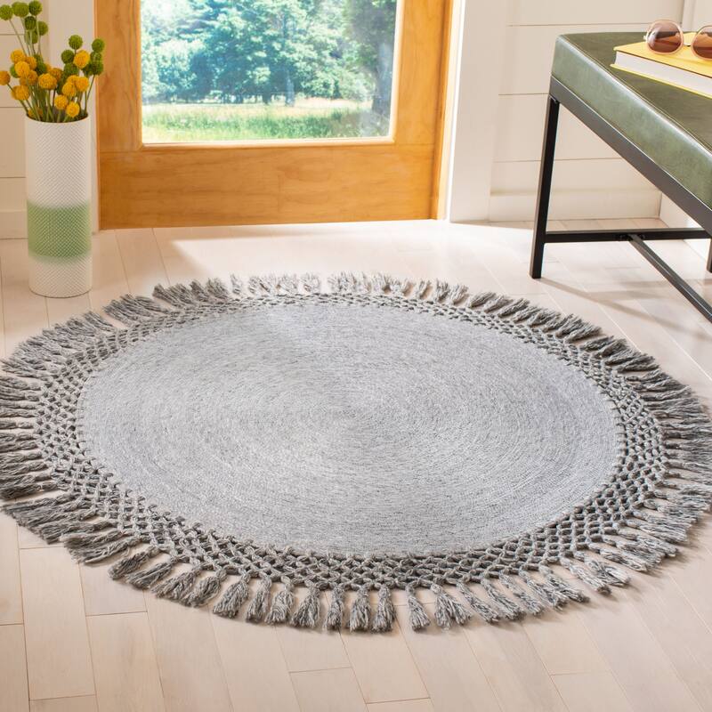 SAFAVIEH Handmade Sahara Iridian Tassel Rug - 3' Round - Silver