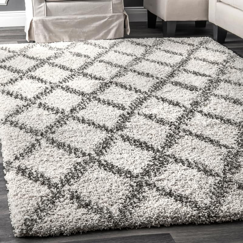 Nuloom Sharika Lattice Shaggy Area Rug