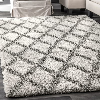 Nuloom Sharika Lattice Shaggy Area Rug