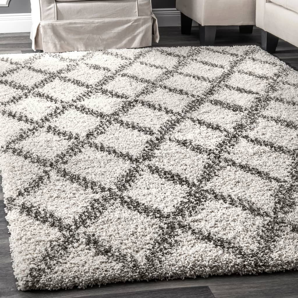 Nuloom Sharika Lattice Shaggy Area Rug