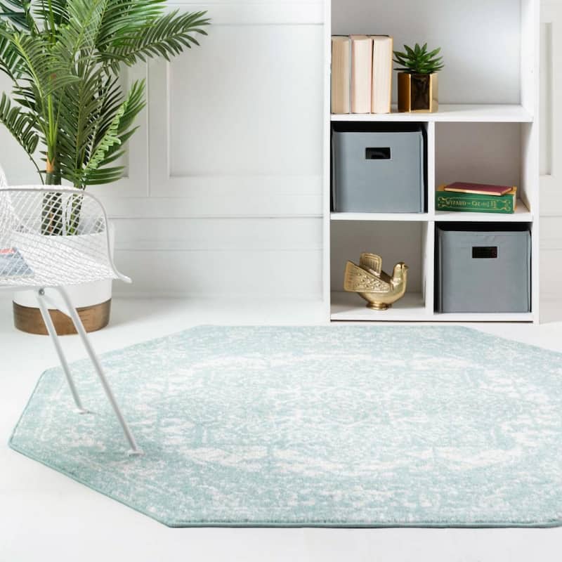 Traditional Brenda Collection Area Rug