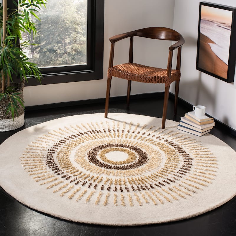 SAFAVIEH Handmade Soho Breann Deco Wool Rug - 6' Round - Beige/Gold