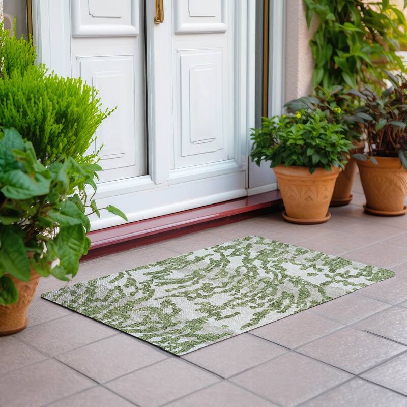Machine Washable Indoor/ Outdoor Chantille Abstract Animal Print Rug - Green - 1'8" x 2'6"