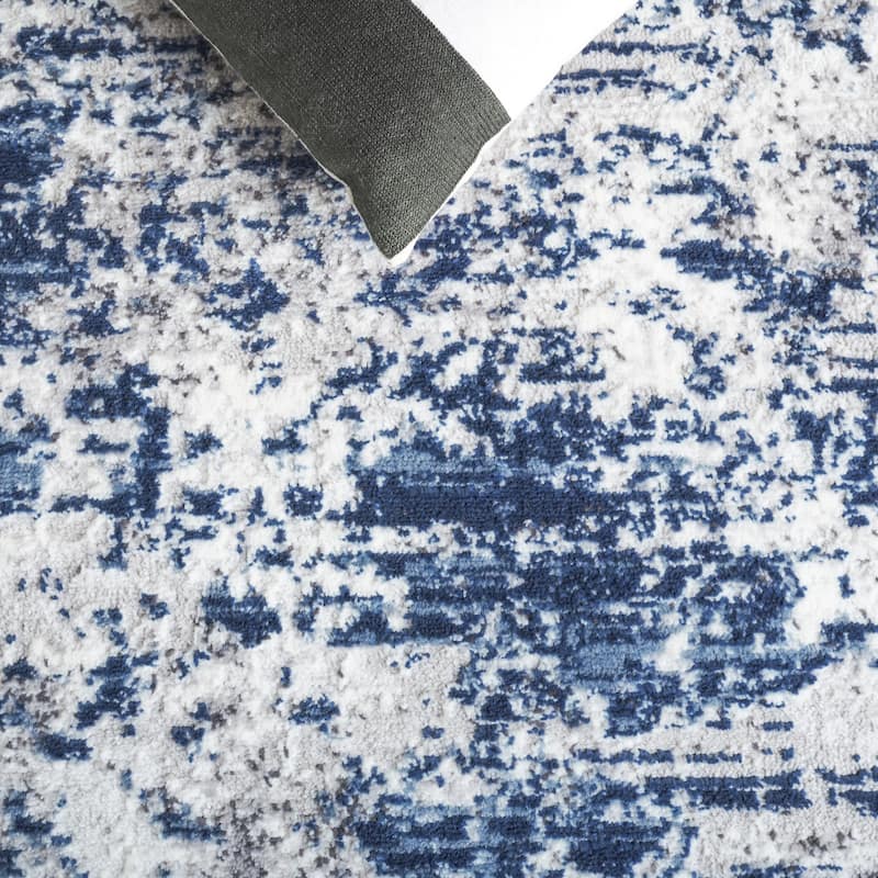 SAFAVIEH Amelia Madlaina Abstract Rug