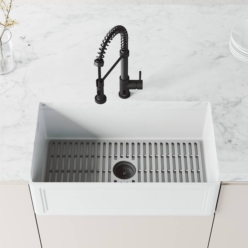 VIGO Edison 19" H Single Handle Pull-Down Sprayer Kitchen Faucet Set with Touchless Sensor