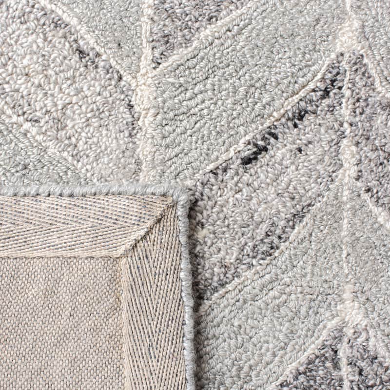 SAFAVIEH Handmade Abstract Jeltsje Chevron Wool Rug