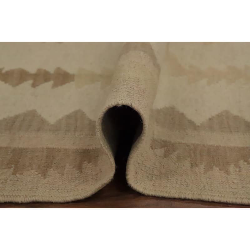 Hand Woven Oriental 100% Wool Carpet Southwestern Tribal Beige & Ivories Kilim Area Rug - 6' 8'' X 4' 9''