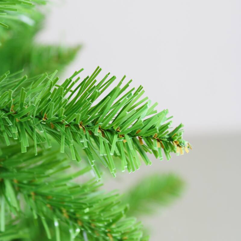 6FT Classic Pencil Christmas Tree, 72-Inch Classic Pencil-Shaped Christmas Tree Suitable For Christmas