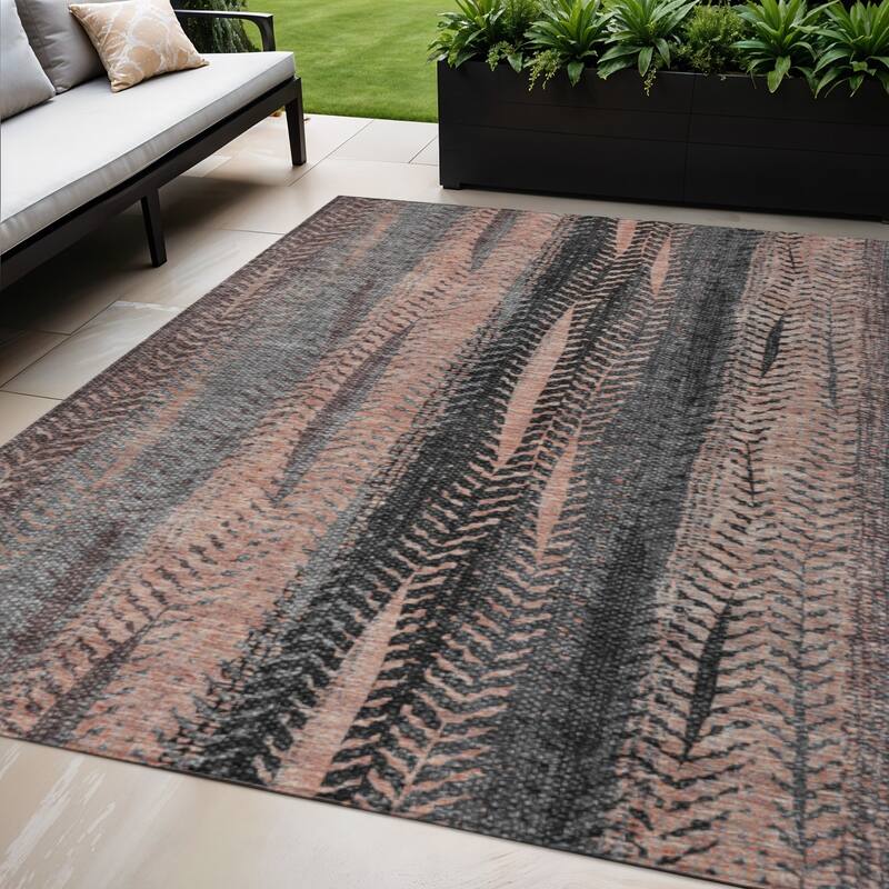 HomeRoots Botanical Leaves Transitional Rectangle Outdoor Rug - 5' X 8'