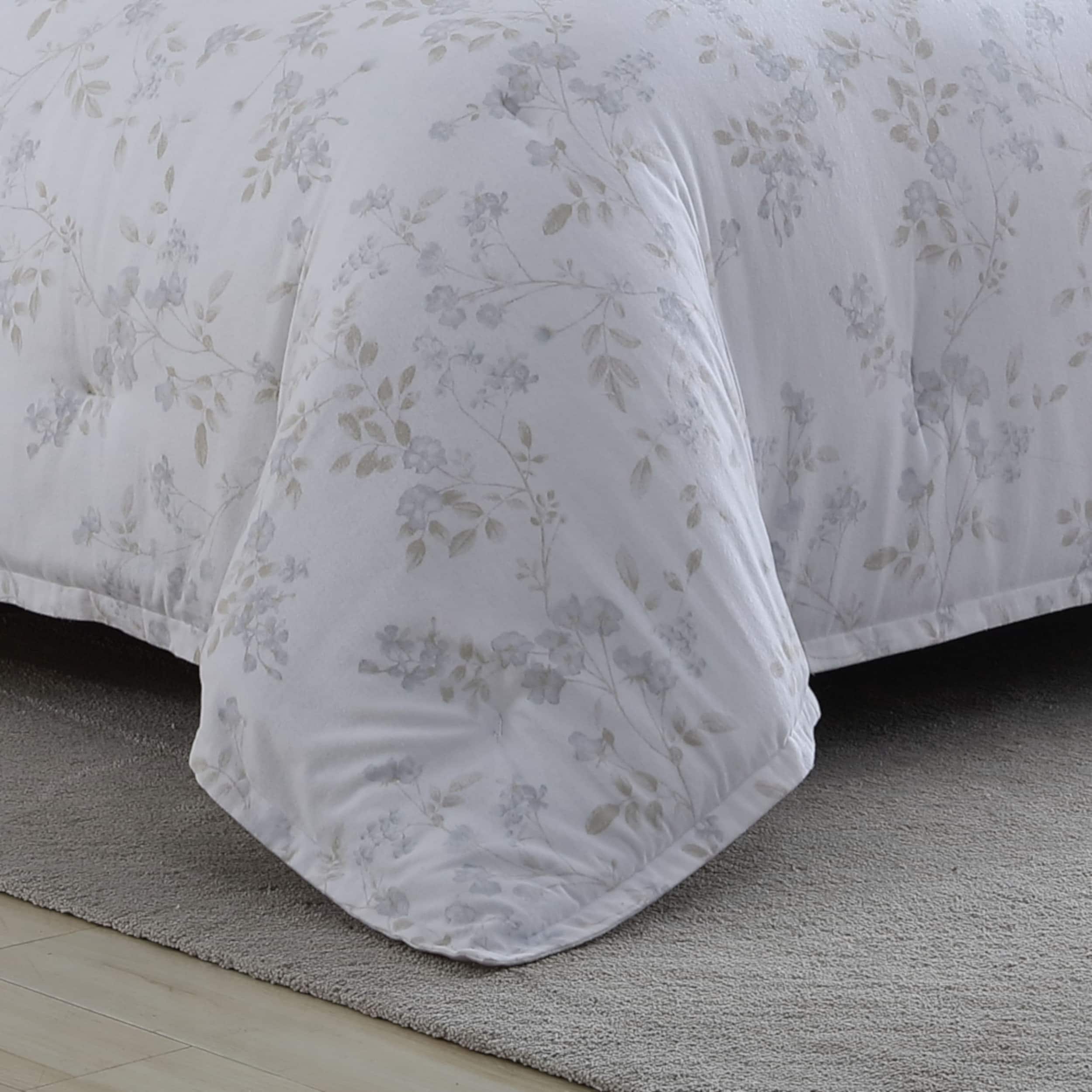 https://ak1.ostkcdn.com/images/products/is/images/direct/8d01660b8f524fc76cb7cefe704099c731e5679d/Laura-Ashley-Fawna-Flannel-Comforter-Set.jpg