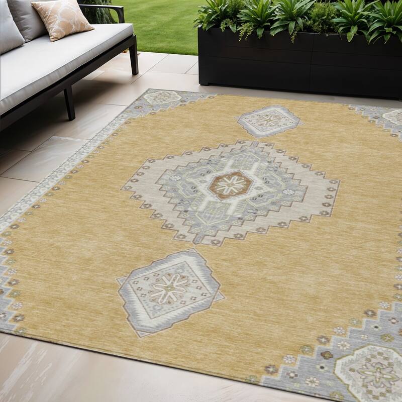 HomeRoots Oriental Traditional Rectangle Outdoor Rug - 5' X 8'