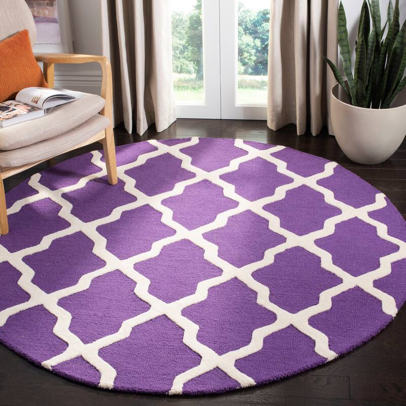 SAFAVIEH Handmade Cambridge Eirny Moroccan Trellis Wool Rug - 6' Round - Purple/Ivory