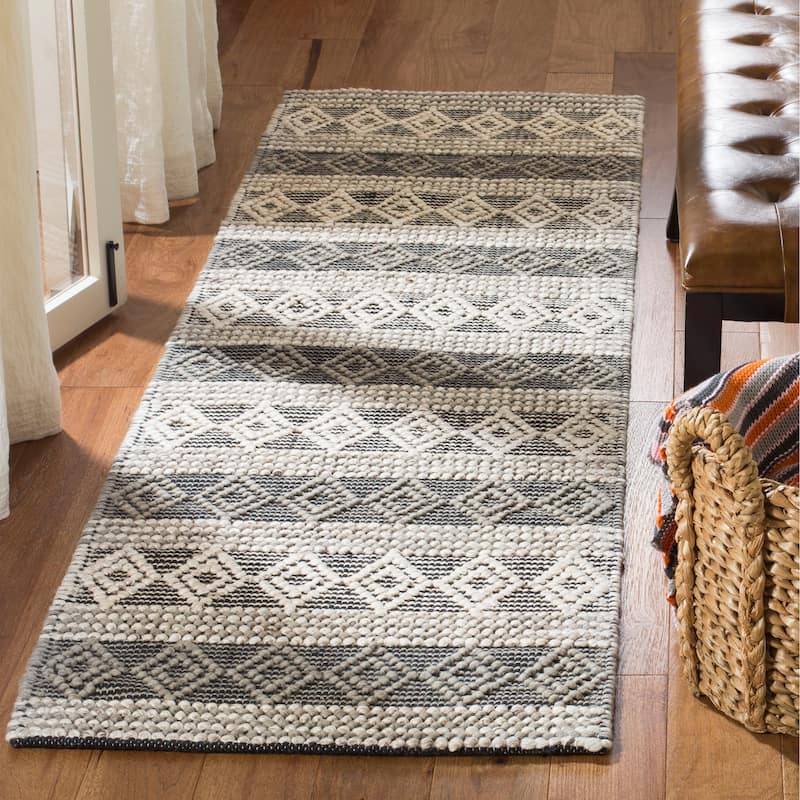 SAFAVIEH Handmade Natura Roswitha Wool Rug - 2'3" x 8' Runner - Silver