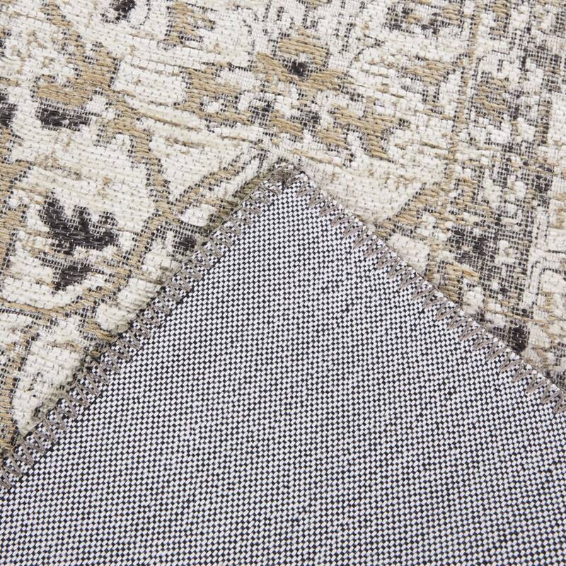 Kelleher Vintage Oriental Indoor/Outdoor Area Rug