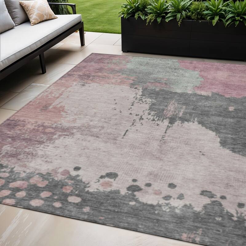 HomeRoots Abstract Transitional Rectangle Outdoor Rug - 5' X 8'