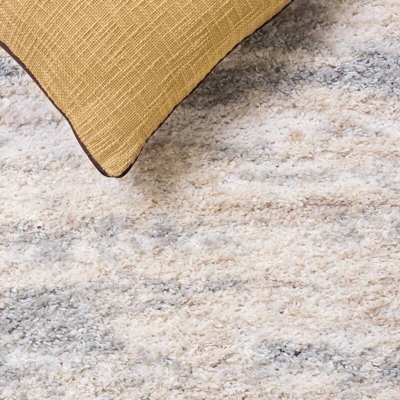 SAFAVIEH Gemma Shag Nafije Plush Thick Rug