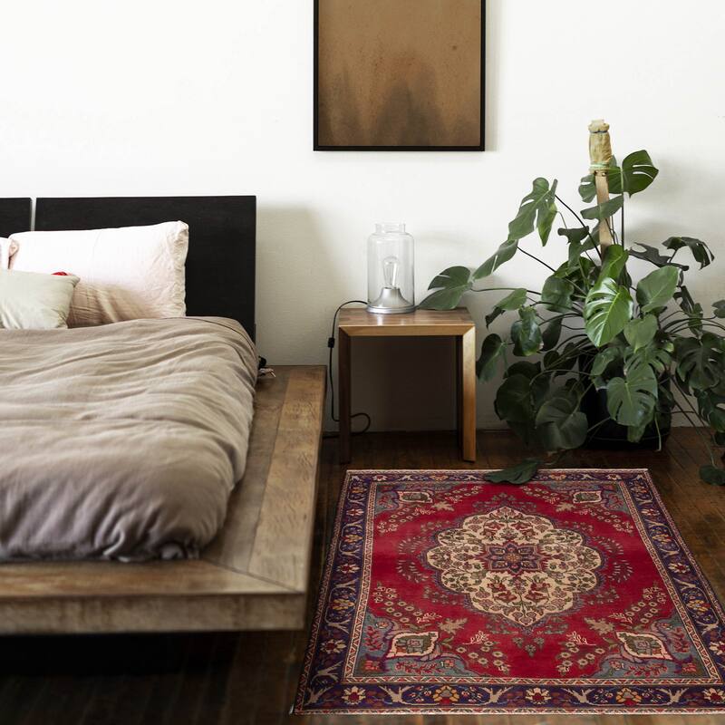 ECARPETGALLERY Hand-knotted Andelz Red Wool Rug - 4'7 x 6'6