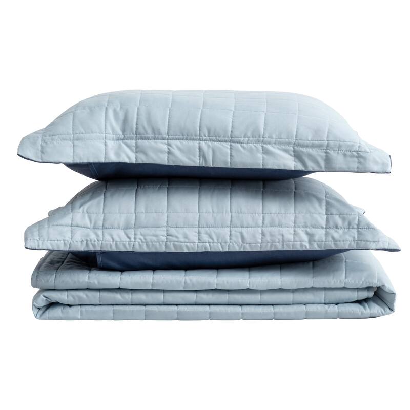 Luxurious Two-Tone Microfiber Quilt Set With Shams